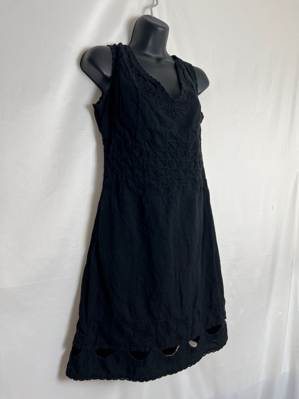 Black Sleeveless V-Neck Embroidered Dress - Picture 2 of 6
